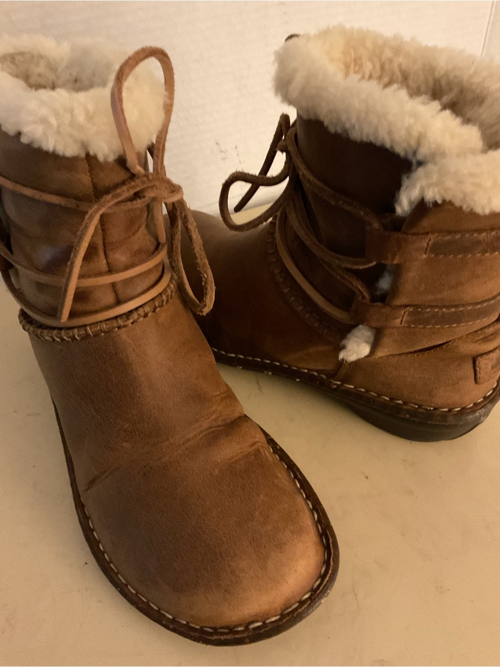 UGG Chestnut Brown leather   Shearling Caspia Boots US 7